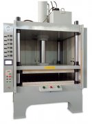 小型液壓機隔膜泵維護(hù)